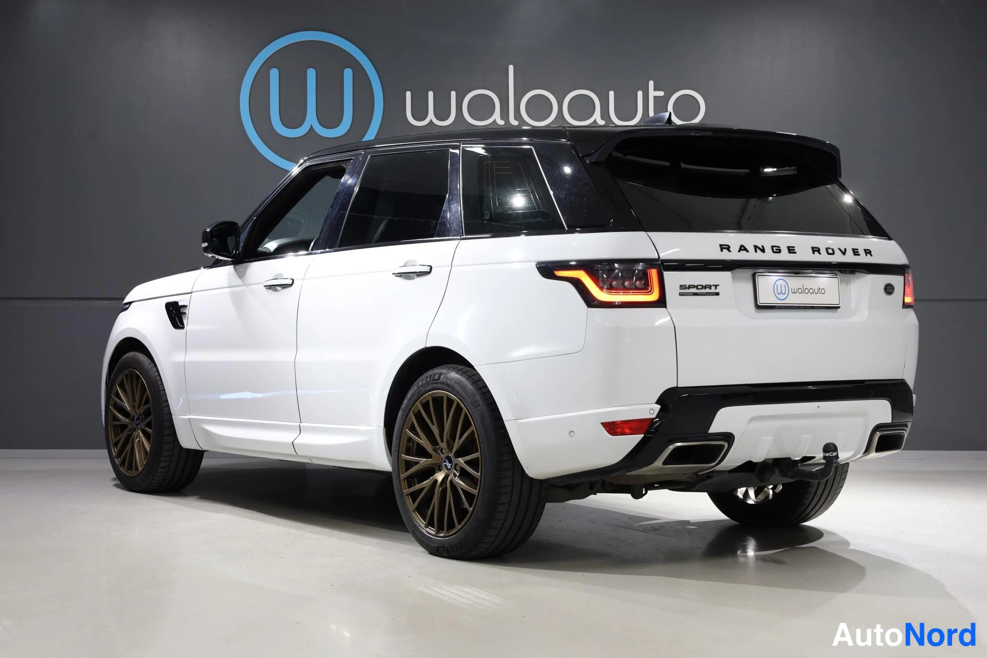 Valkoinen Land Rover Range Rover Sport 2018, takaviisto, kuva 6
