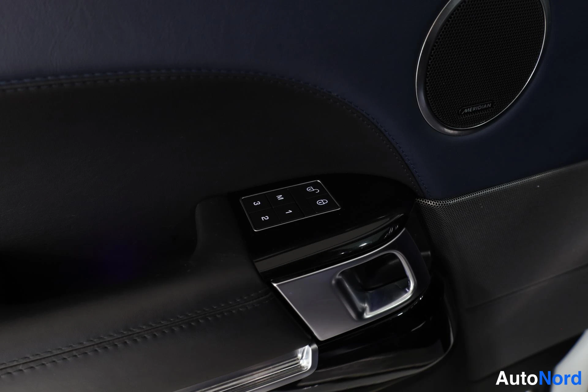 Valkoinen Land Rover Range Rover Sport 2018, yksityiskohta, kuva 31