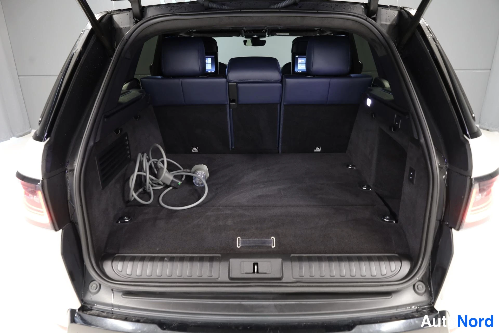 Valkoinen Land Rover Range Rover Sport 2018, tavaratila, kuva 17