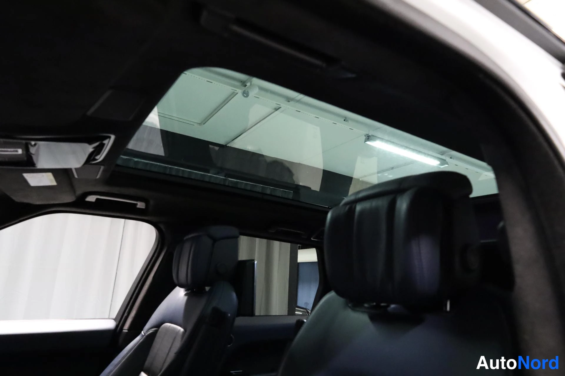 Valkoinen Land Rover Range Rover Sport 2018, ohjaamo, kuva 13