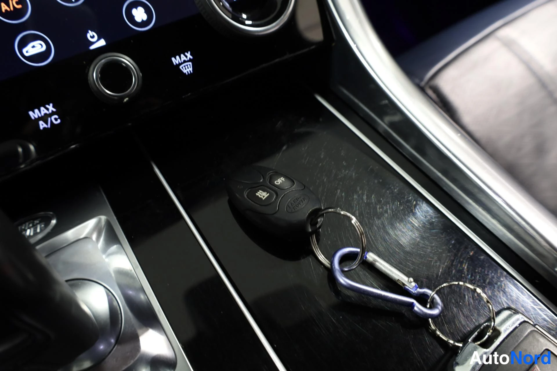 Valkoinen Land Rover Range Rover Sport 2018, yksityiskohta, kuva 33
