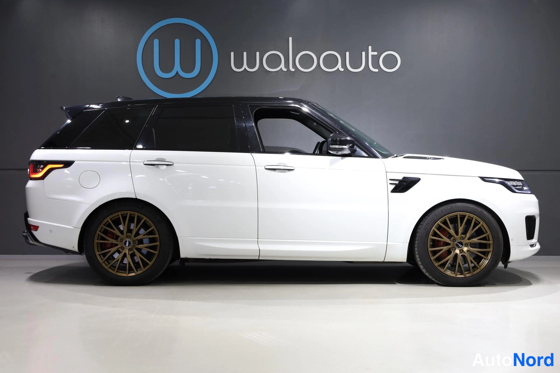 Valkoinen Land Rover Range Rover Sport 2018, sivulta, kuva 5