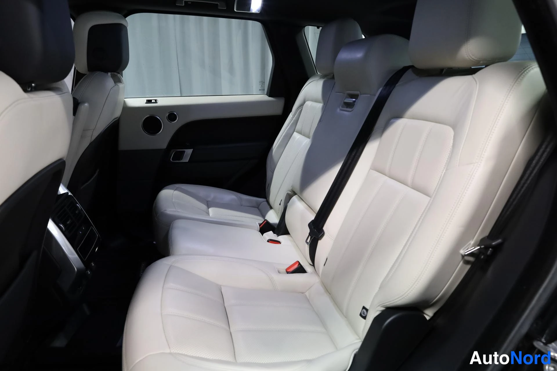 Musta Land Rover Range Rover Sport 2019, takaistuimet, kuva 16