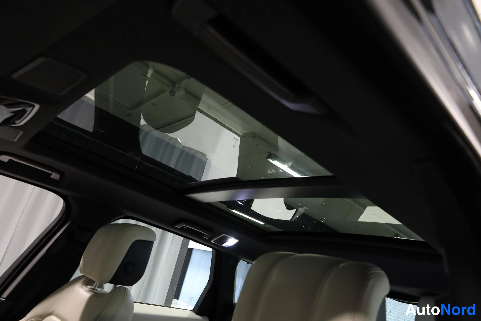 Musta Land Rover Range Rover Sport 2019, ohjaamo, kuva 12