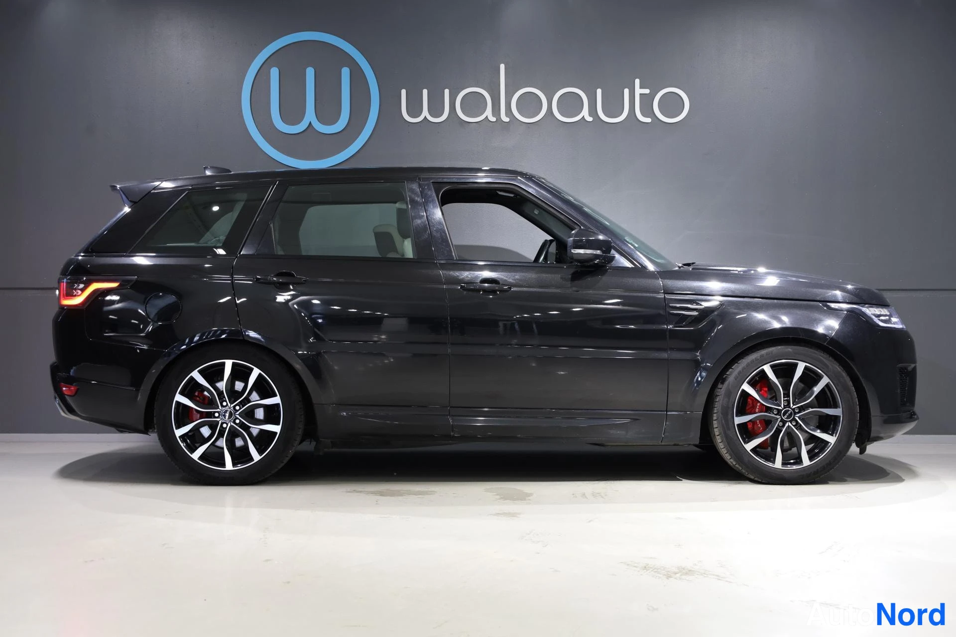 Musta Land Rover Range Rover Sport 2019, etuviisto, keula oikealle, kuva 3