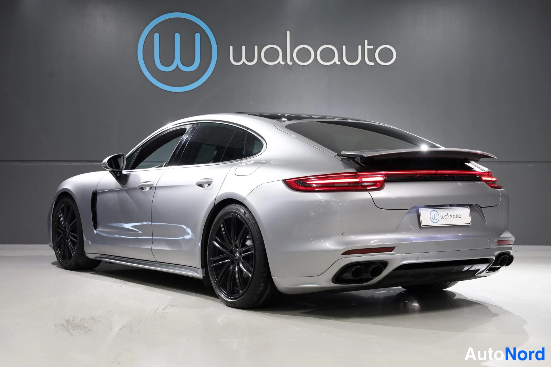 Harmaa Porsche Panamera 2018, takaviisto, kuva 6