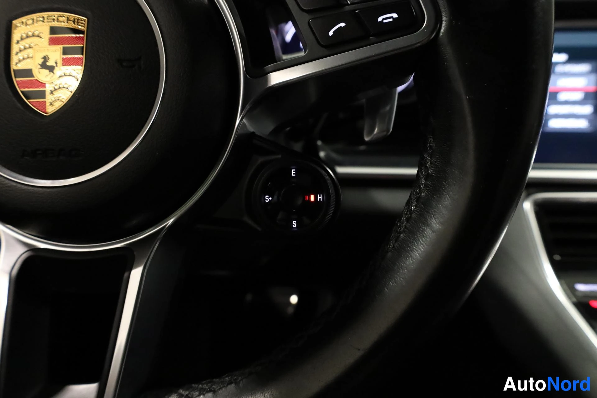 Harmaa Porsche Panamera 2018, yksityiskohta, kuva 19