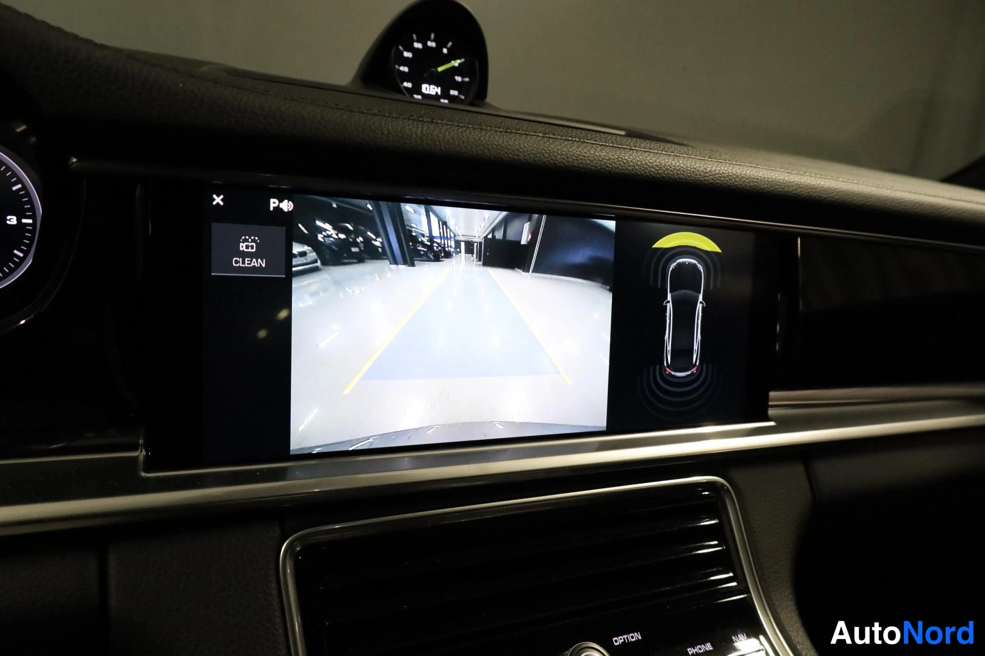 Harmaa Porsche Panamera 2018, yksityiskohta, kuva 21