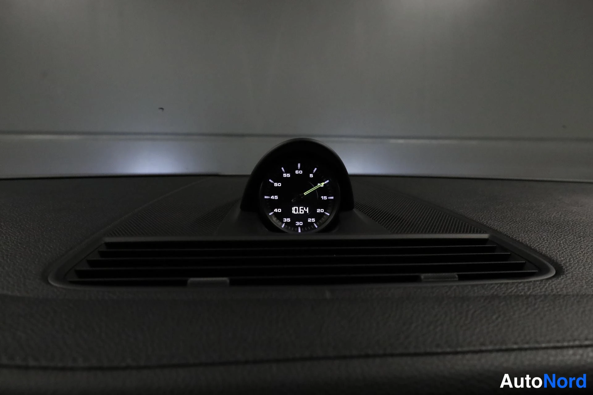 Harmaa Porsche Panamera 2018, yksityiskohta, kuva 24