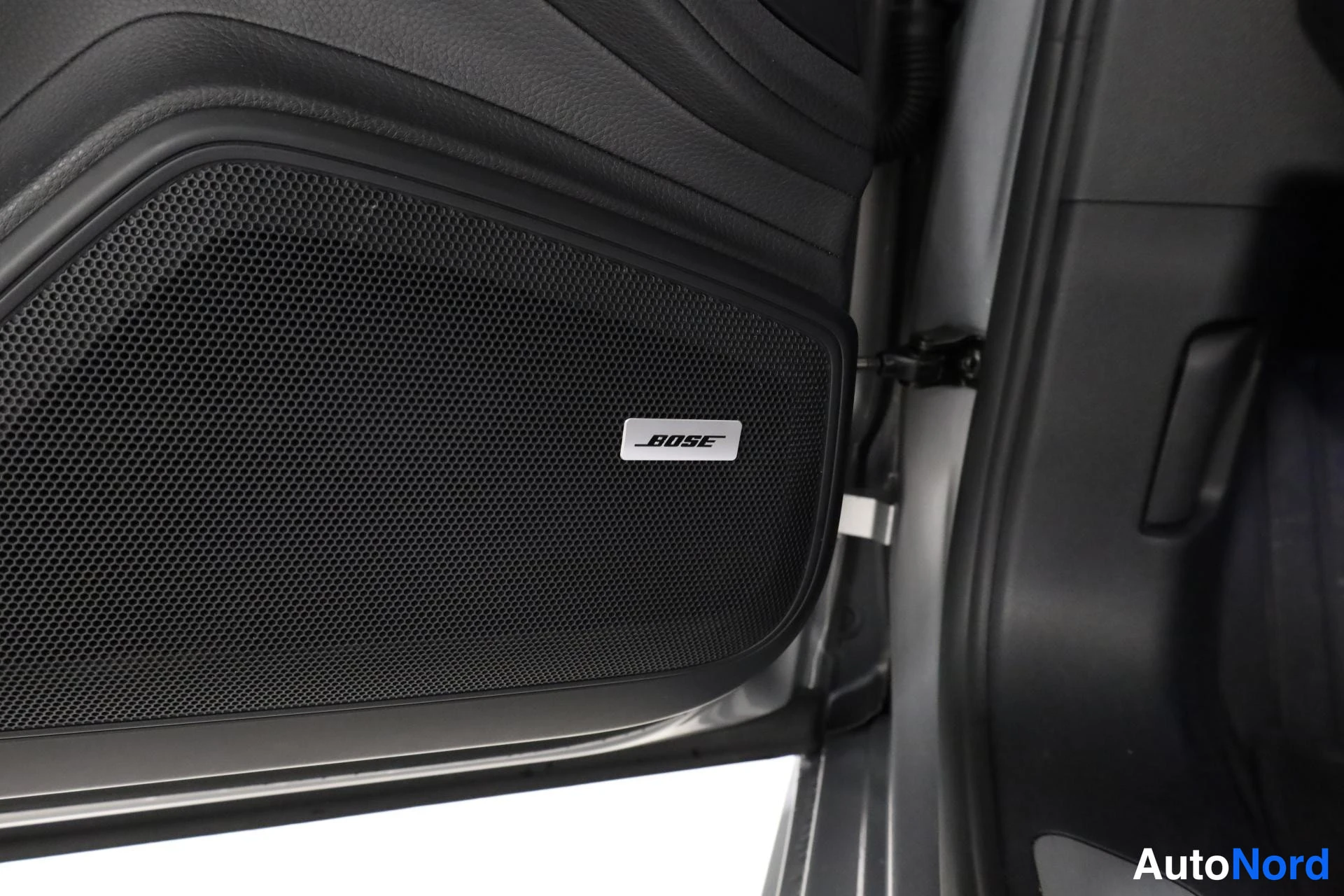 Harmaa Porsche Panamera 2018, yksityiskohta, kuva 29