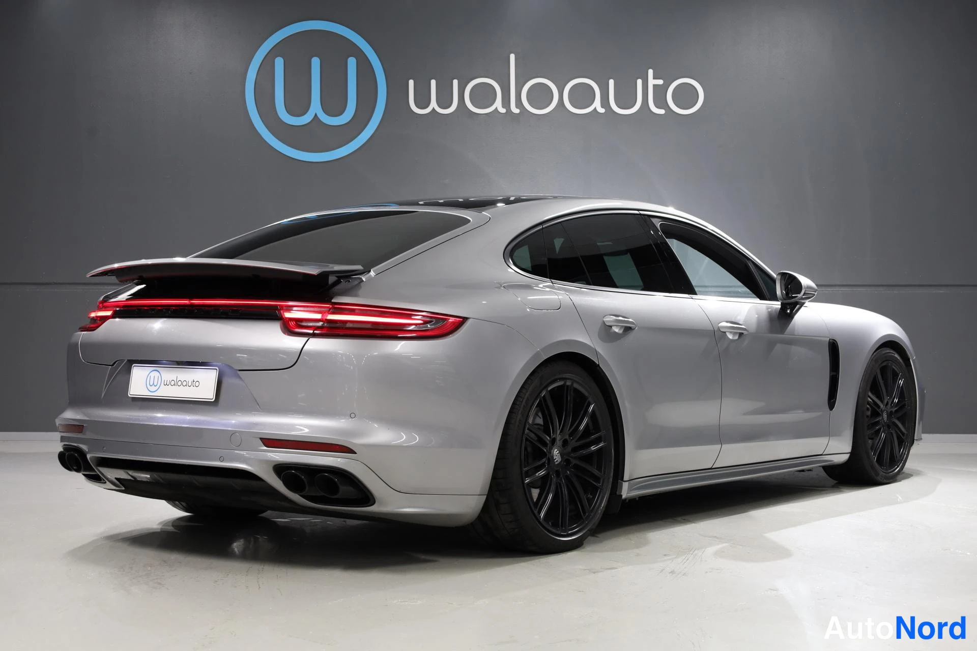 Harmaa Porsche Panamera 2018, takaviisto, kuva 7