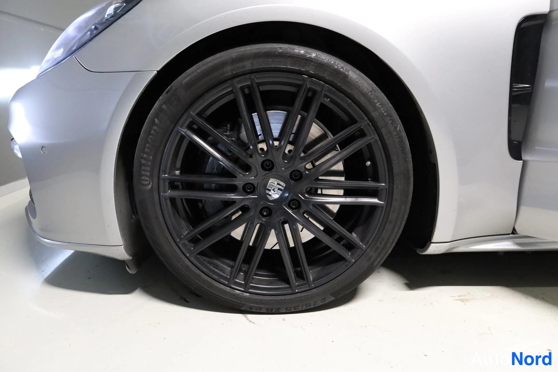 Harmaa Porsche Panamera 2018, yksityiskohta, kuva 30