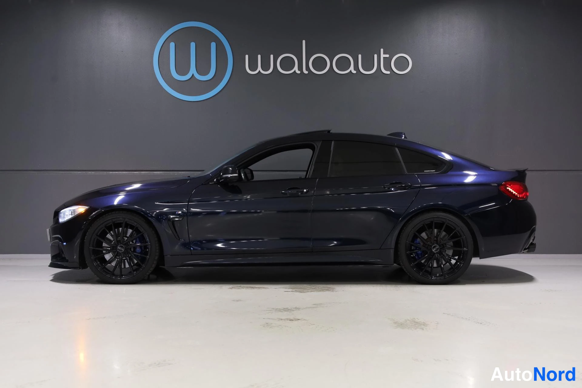 Musta BMW 440i xDrive 2016, etuviisto, keula vasemmalle, kuva 2