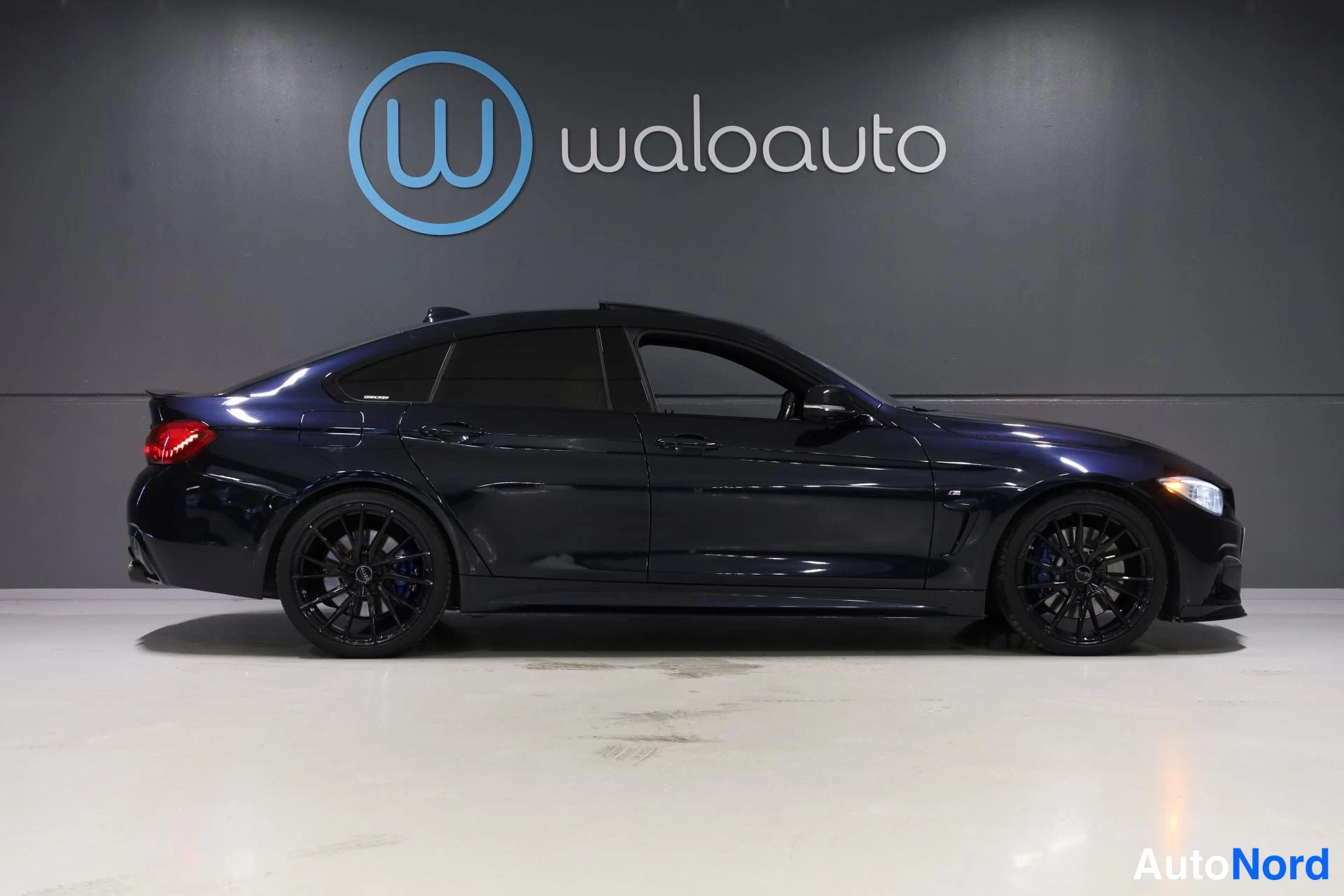Musta BMW 440i xDrive 2016, sivulta, kuva 5