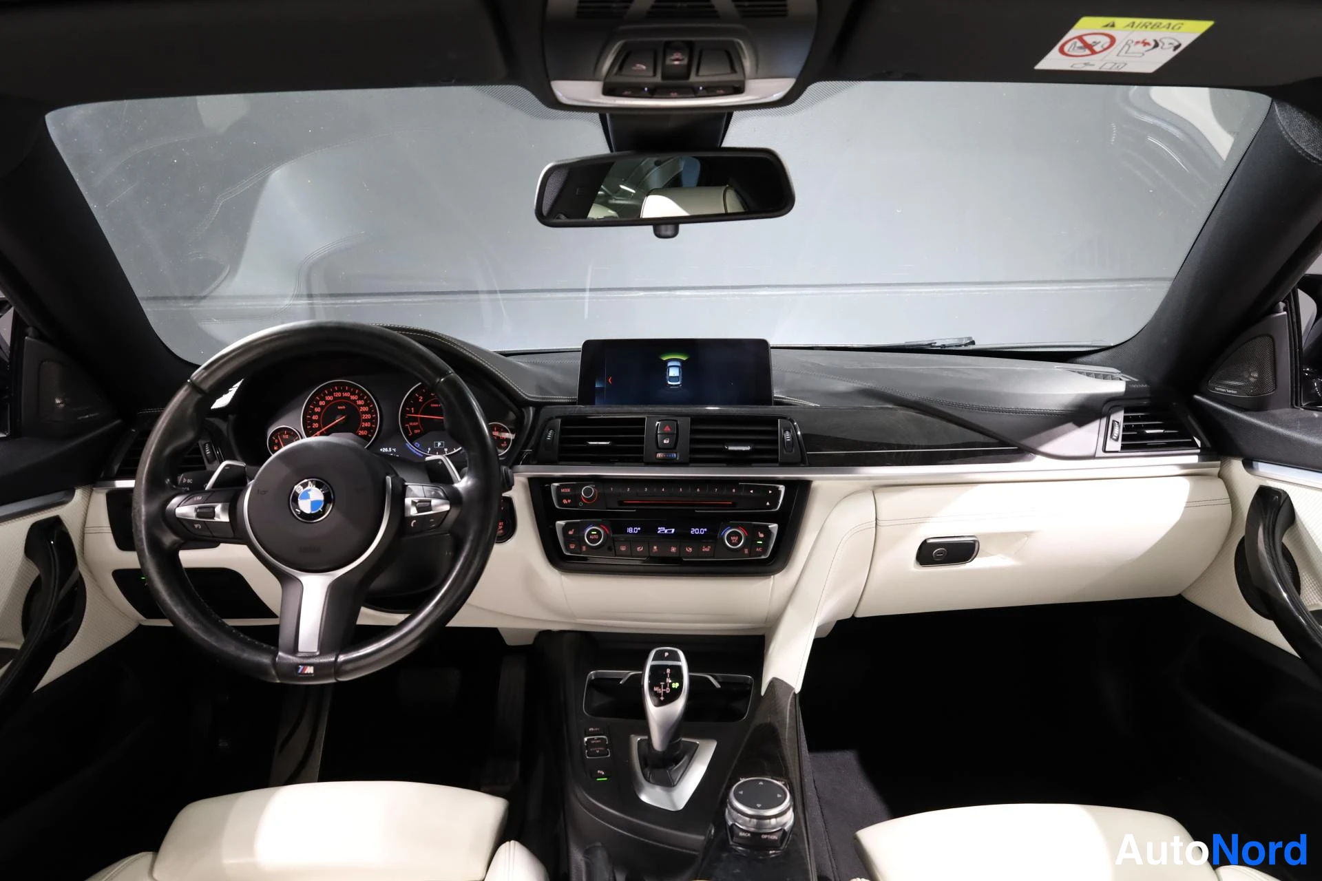 Musta BMW 440i xDrive 2016, ohjaamo, kuva 10