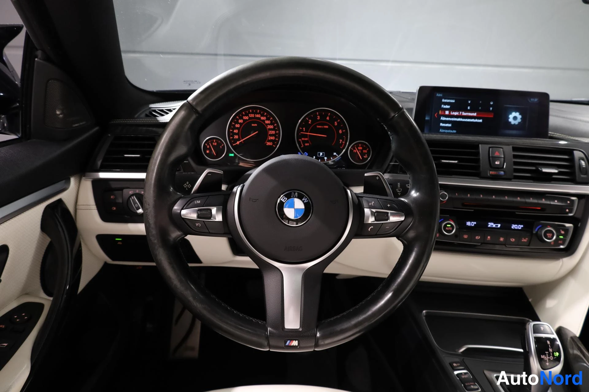 Musta BMW 440i xDrive 2016, yksityiskohta, kuva 18
