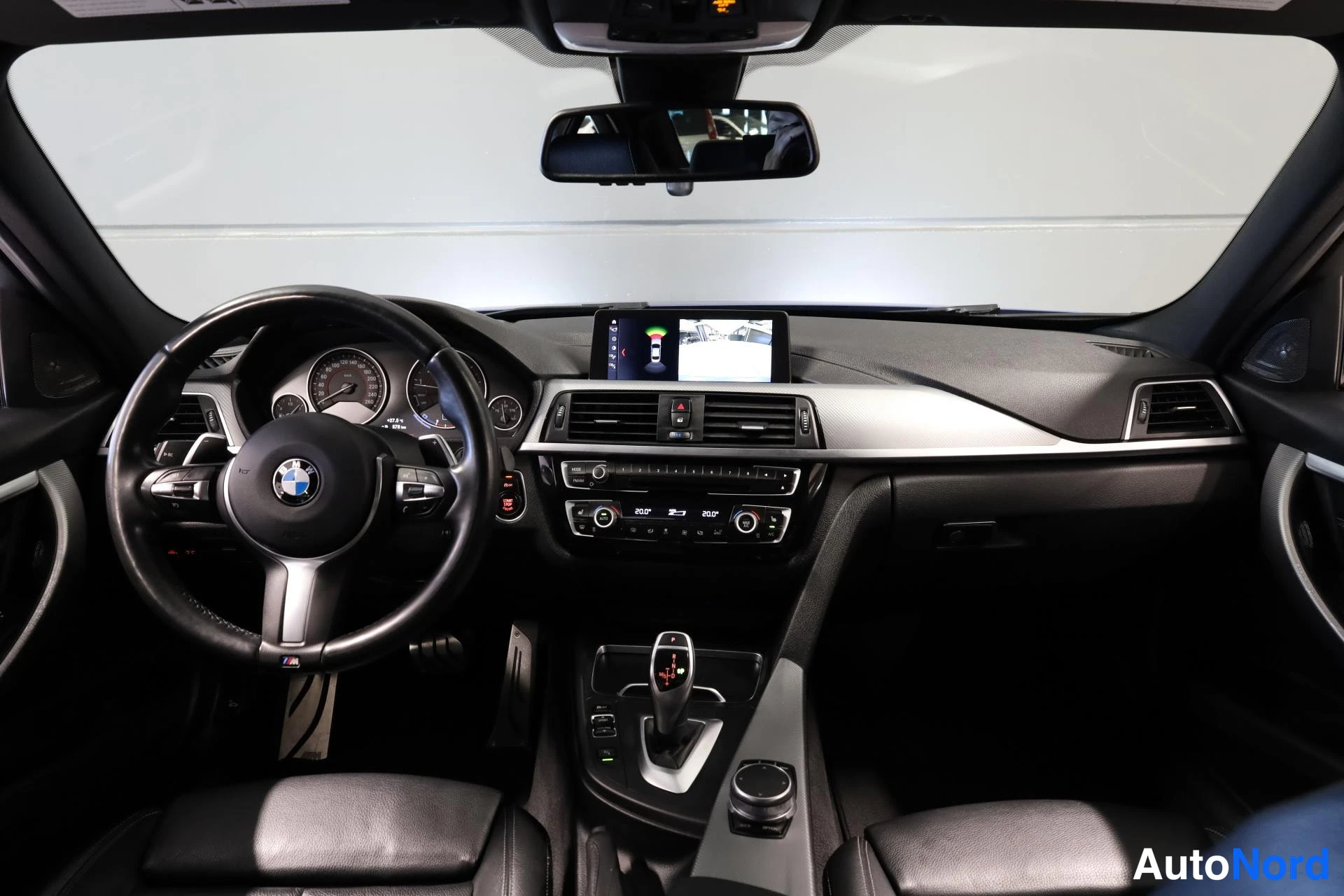 Sininen BMW 340i xDrive 2018, ohjaamo, kuva 10