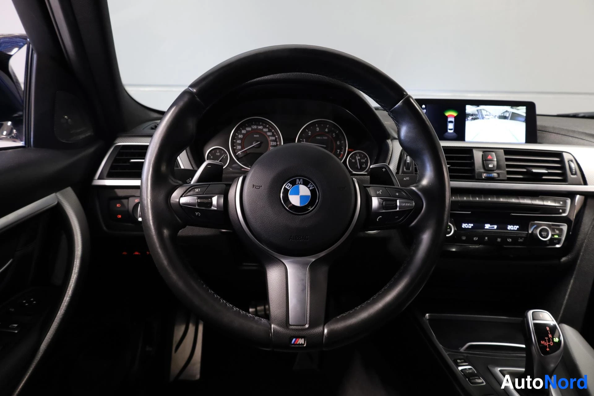Sininen BMW 340i xDrive 2018, ohjaamo, kuva 11