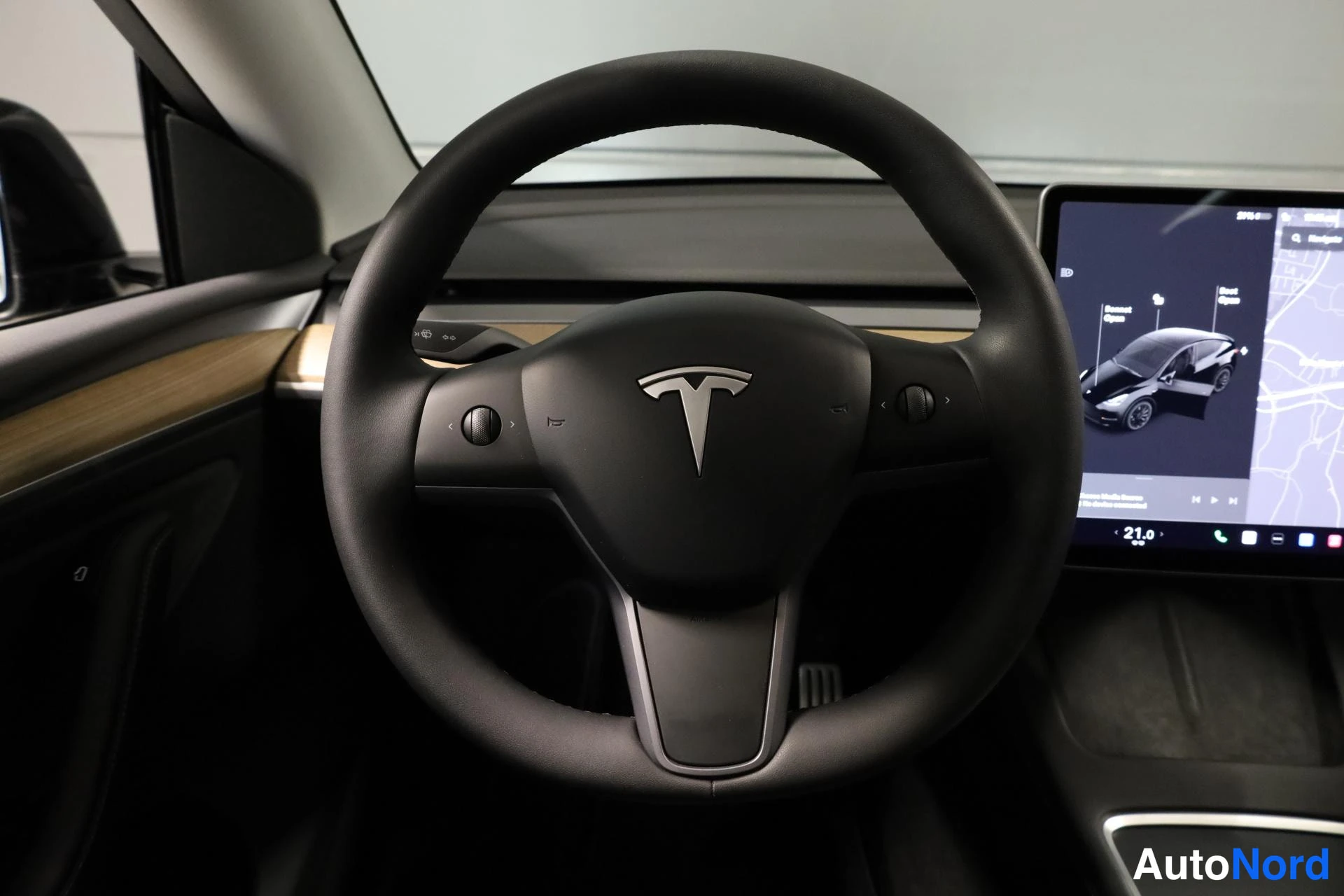 Musta Tesla Model Y 2023, yksityiskohta, kuva 16