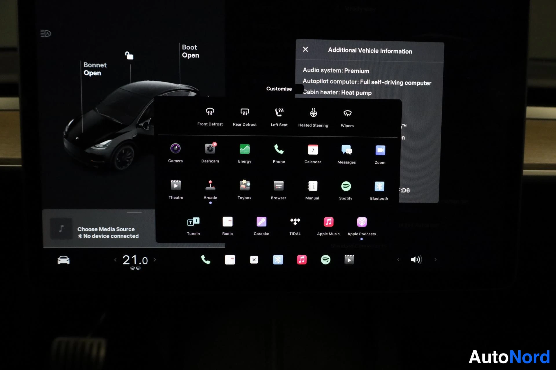 Musta Tesla Model Y 2023, yksityiskohta, kuva 21