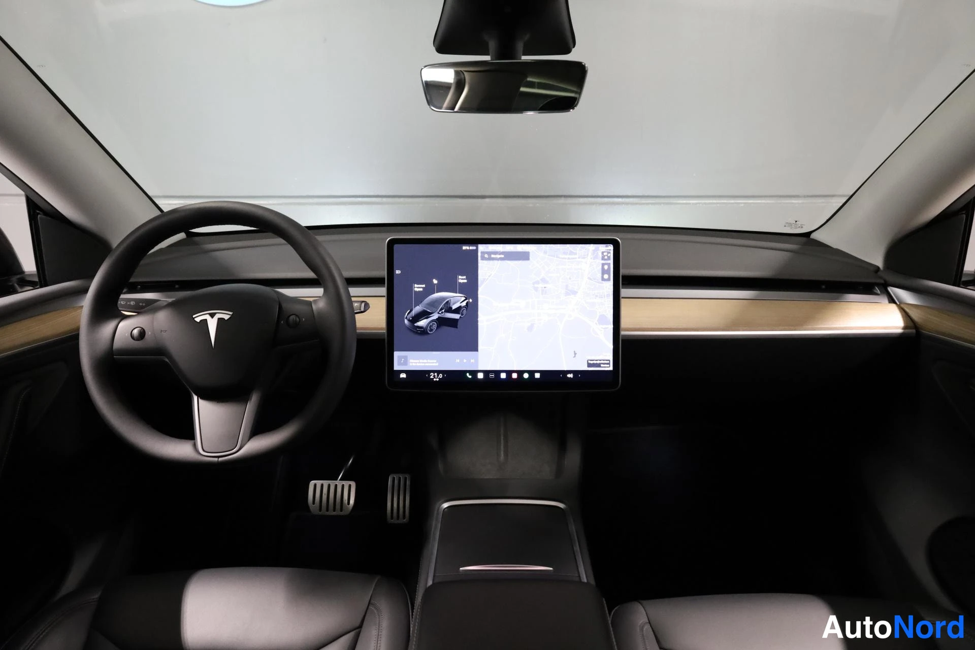 Musta Tesla Model Y 2023, ohjaamo, kuva 10