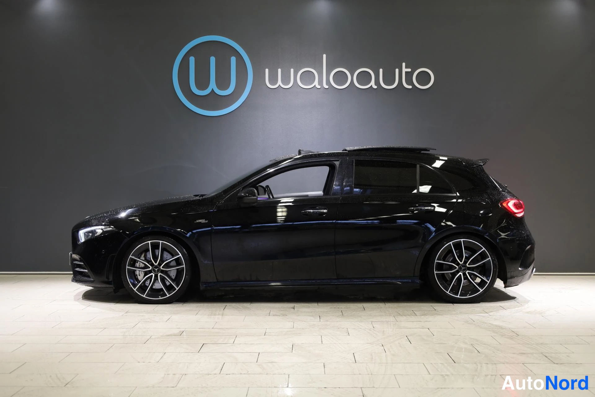 Musta Mercedes-Benz A 35 AMG 2020, etuviisto, keula vasemmalle, kuva 2