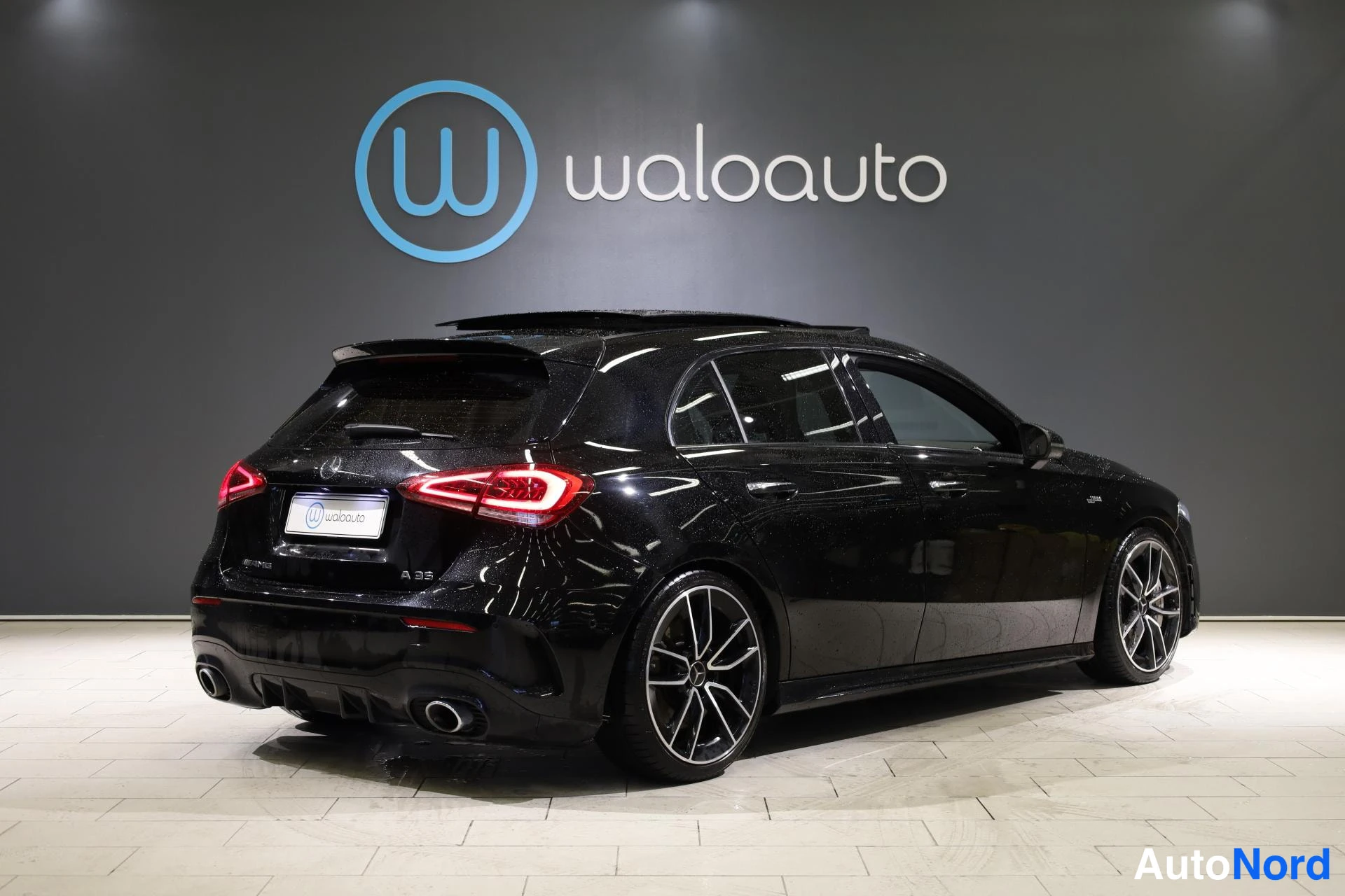 Musta Mercedes-Benz A 35 AMG 2020, takaviisto, kuva 7
