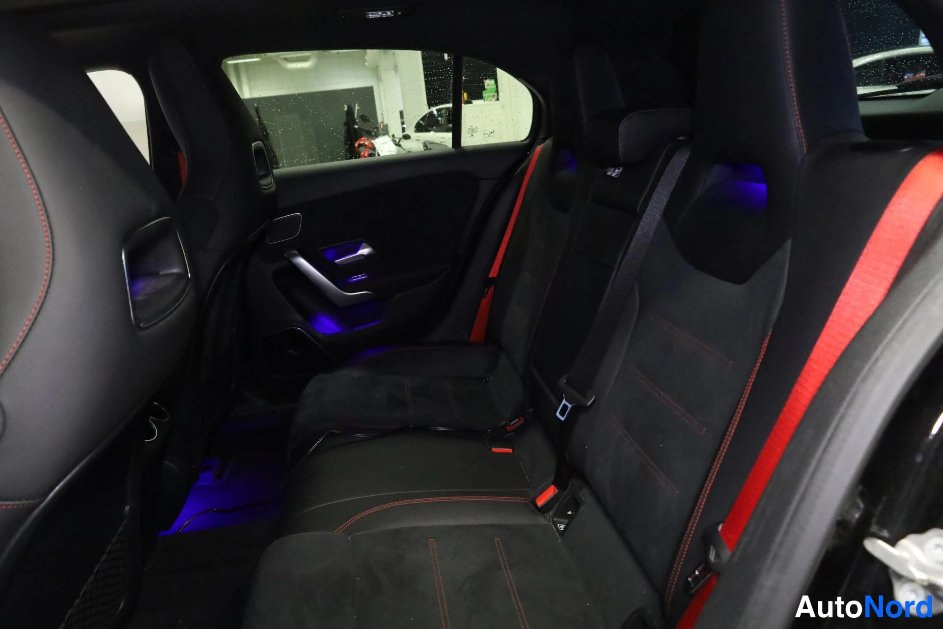 Musta Mercedes-Benz A 35 AMG 2020, takaistuimet, kuva 16