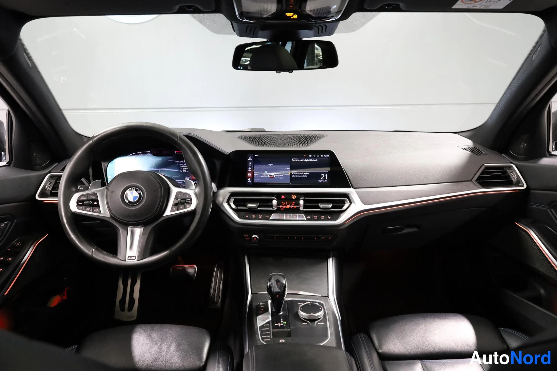 Harmaa BMW 330d xDrive 2020, ohjaamo, kuva 10