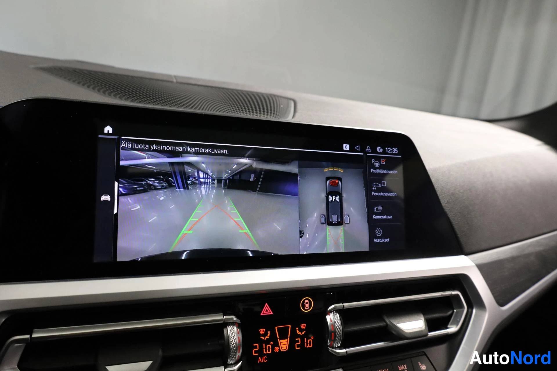 Harmaa BMW 330d xDrive 2020, ohjaamo, kuva 14