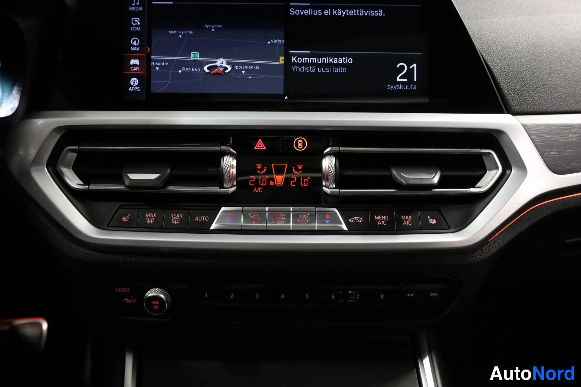 Harmaa BMW 330d xDrive 2020, ohjaamo, kuva 13