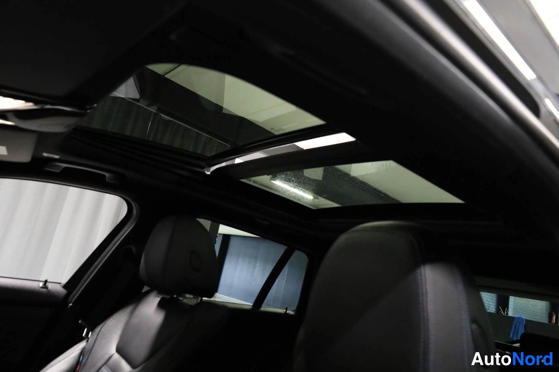 Harmaa BMW 330d xDrive 2020, ohjaamo, kuva 15