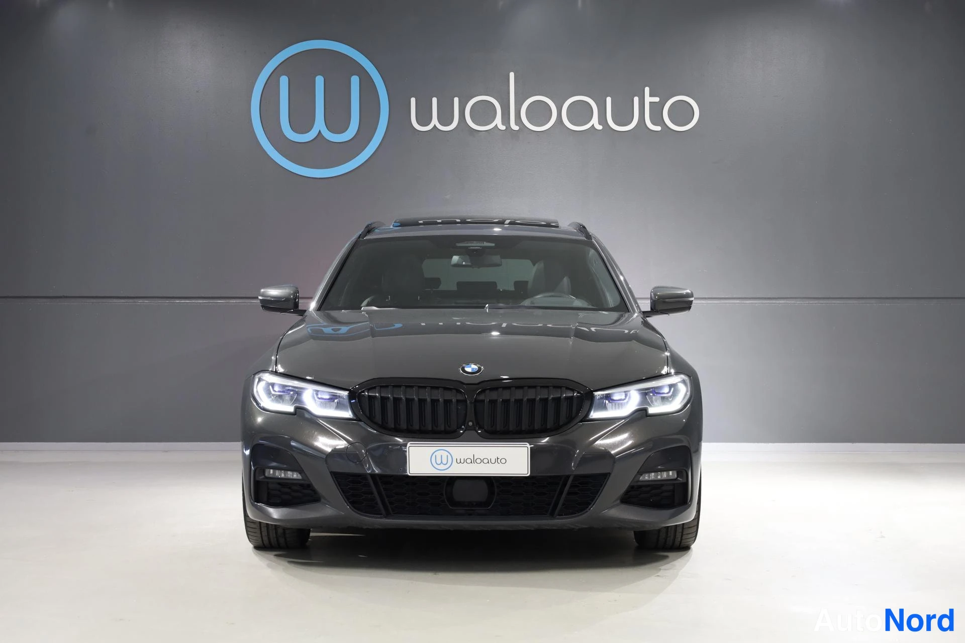 Harmaa BMW 330d xDrive 2020, edestä, kuva 4