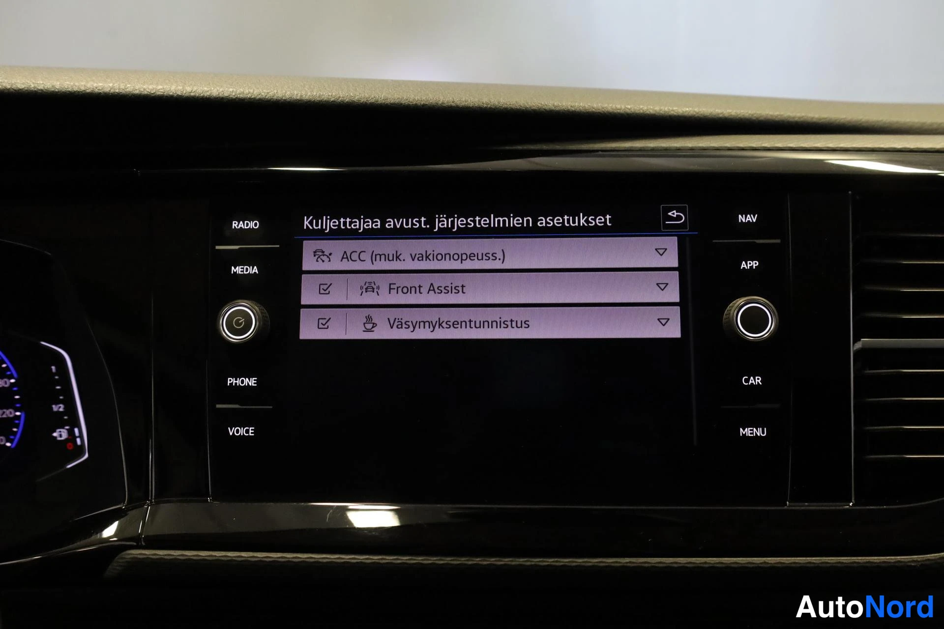 Musta Volkswagen Transporter 2021, yksityiskohta, kuva 18