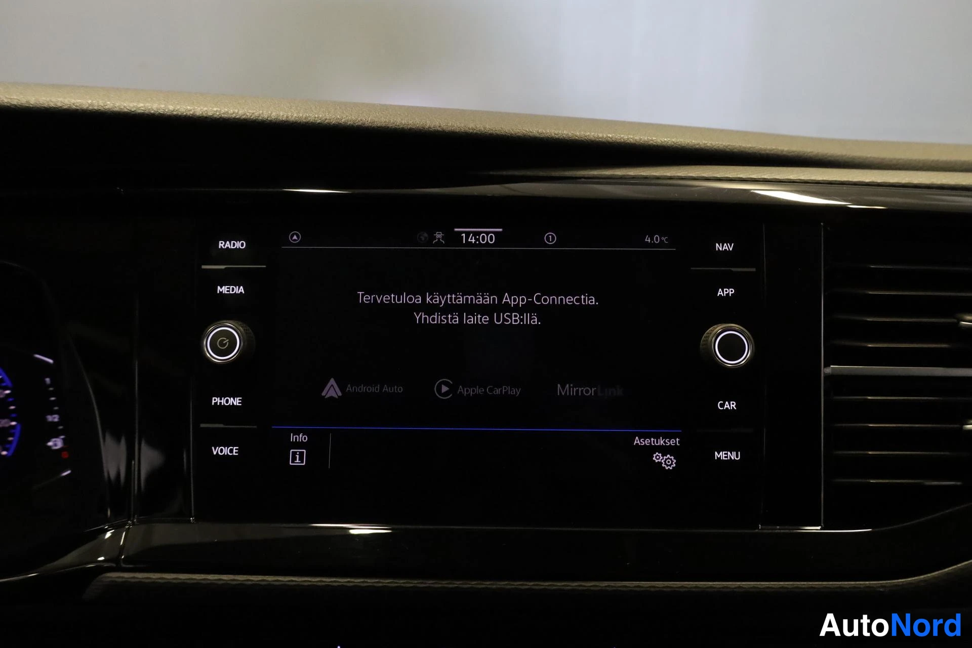 Musta Volkswagen Transporter 2021, yksityiskohta, kuva 19