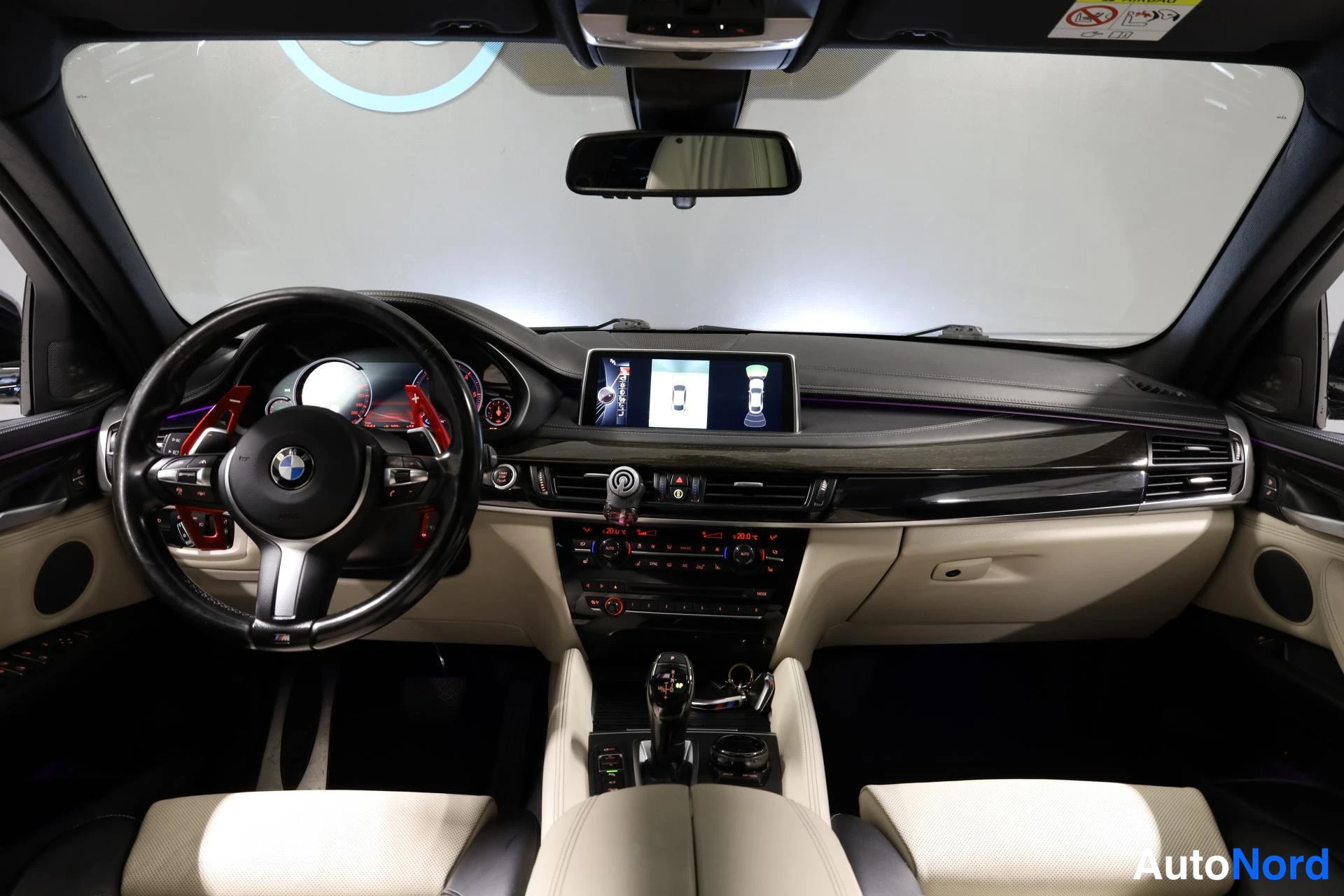 Harmaa BMW X6 2015, ohjaamo, kuva 13