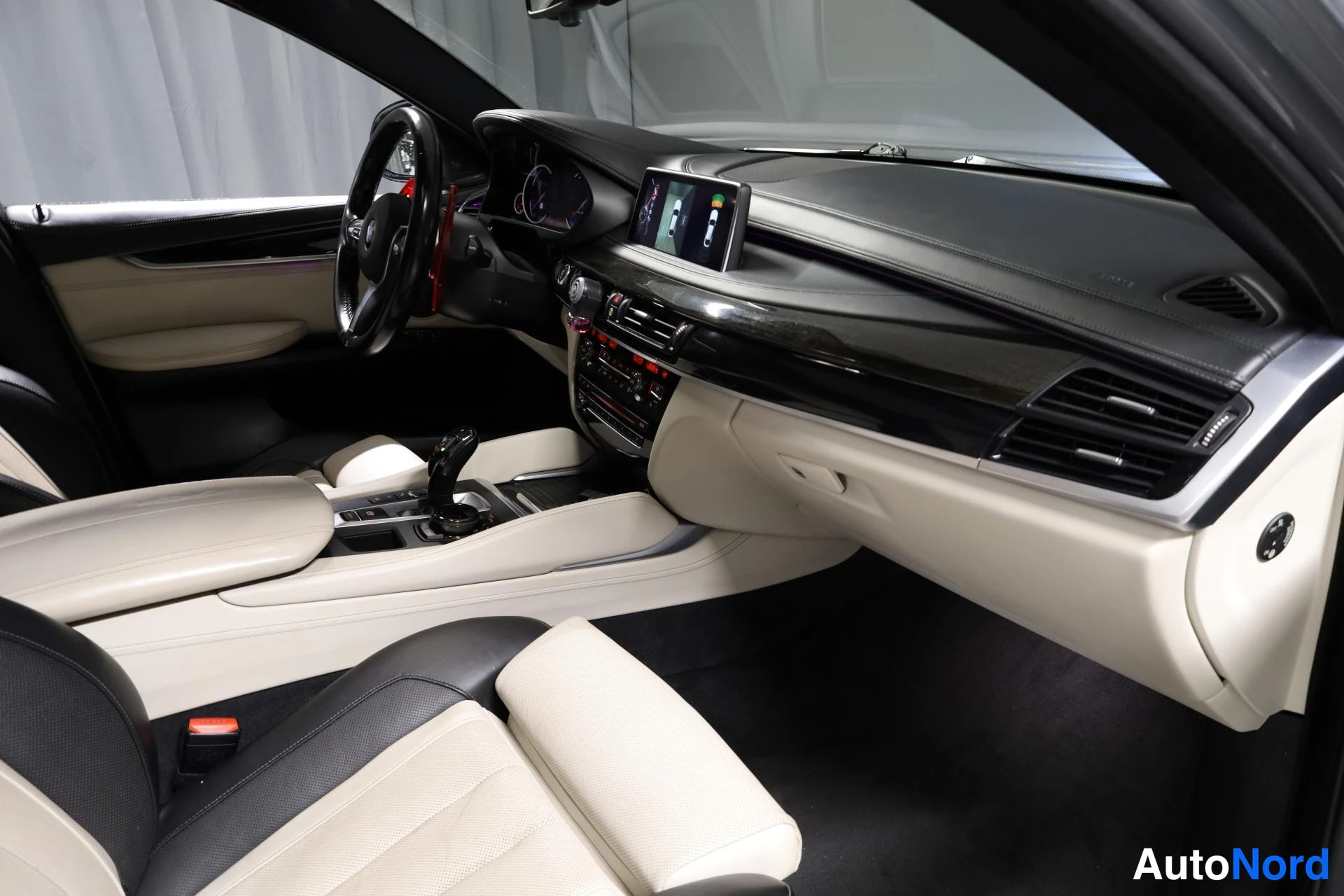 Harmaa BMW X6 2015, ohjaamo, kuva 14