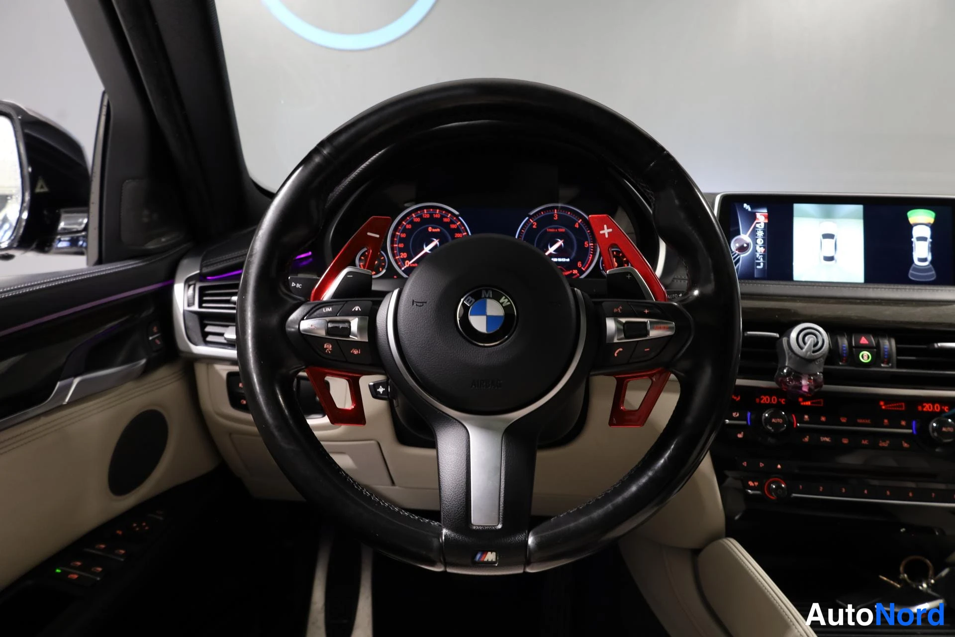 Harmaa BMW X6 2015, ohjaamo, kuva 15