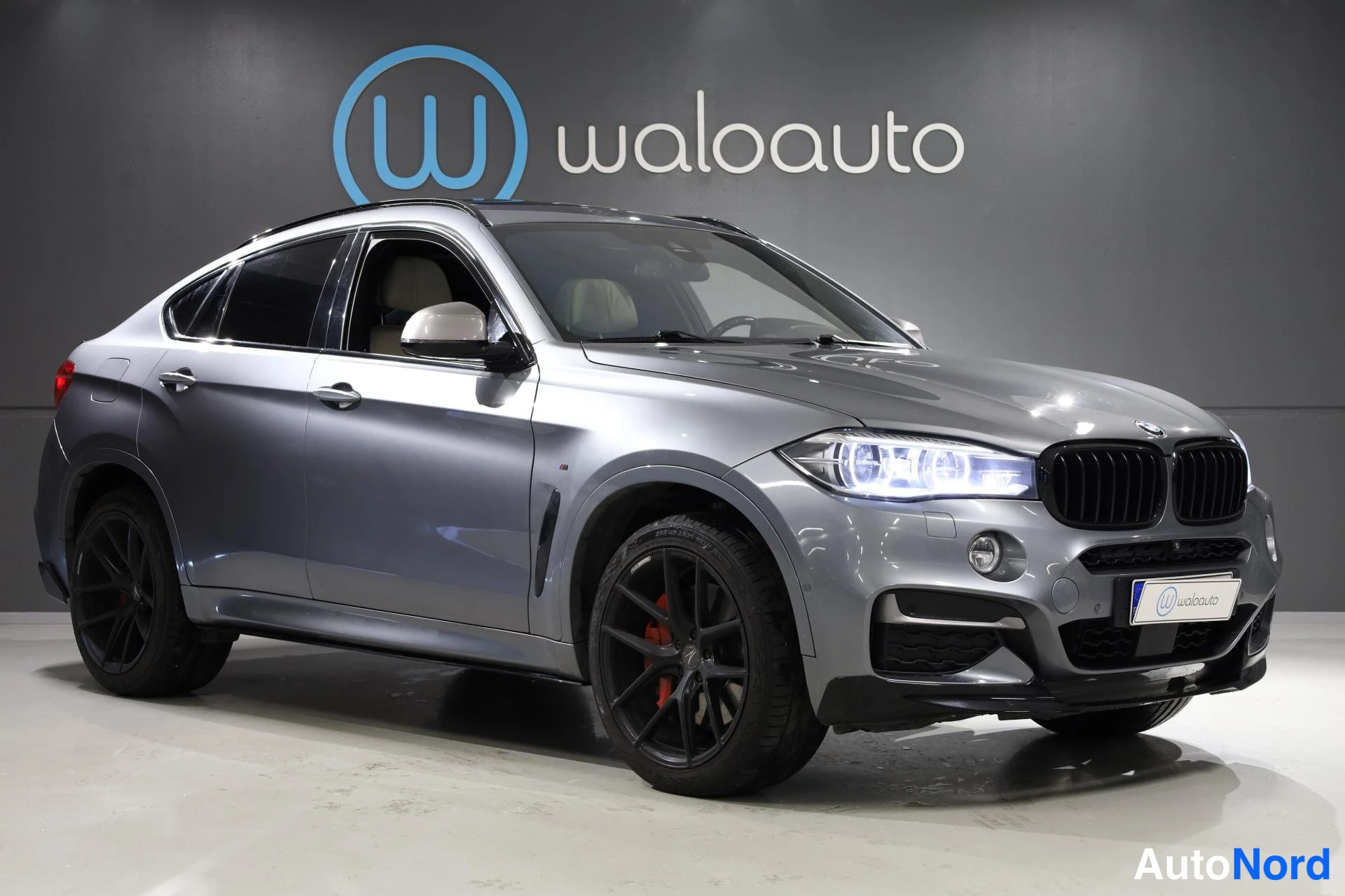 Harmaa BMW X6 2015, etuviisto, keula oikealle, kuva 3