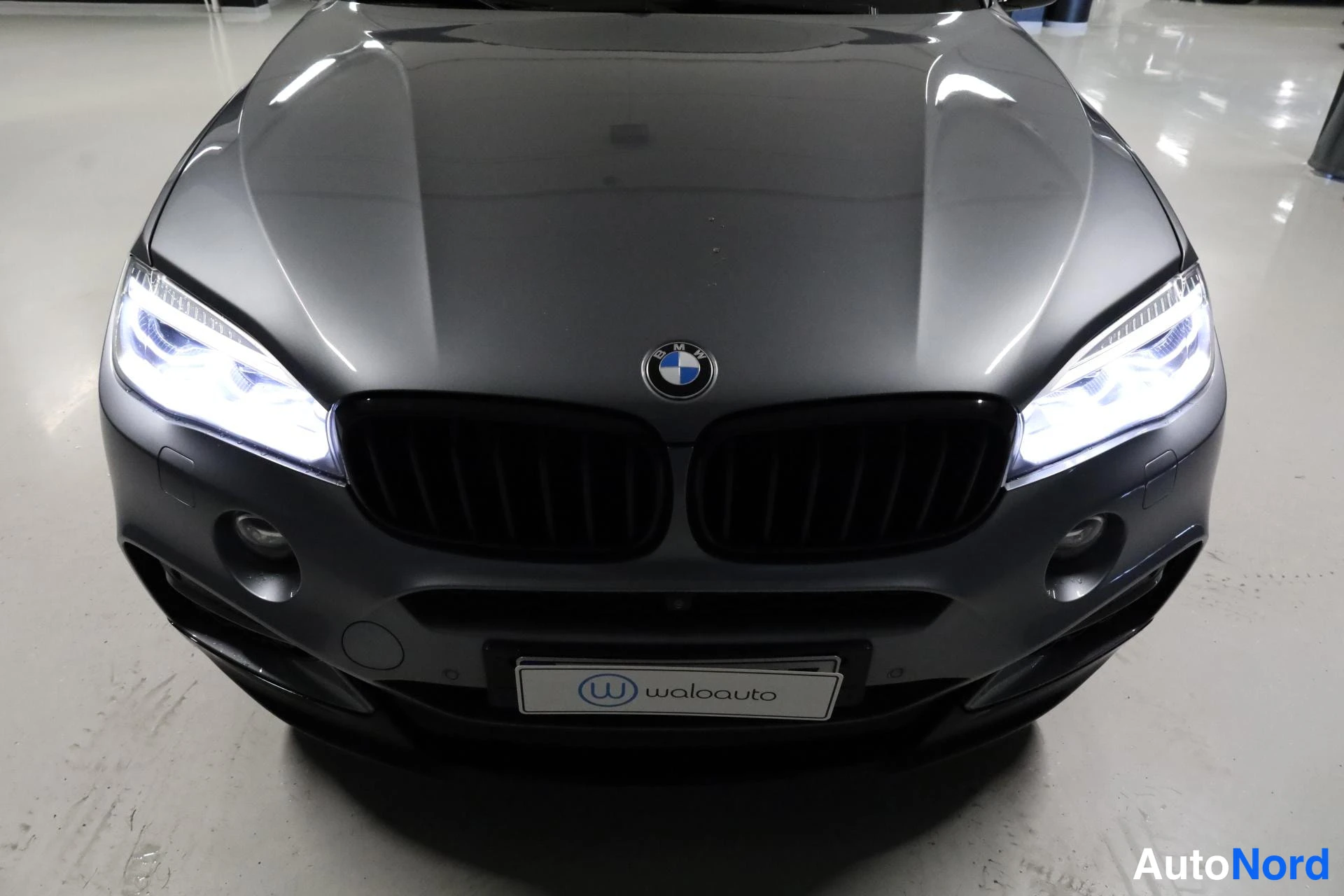 Harmaa BMW X6 2015, edestä, kuva 5