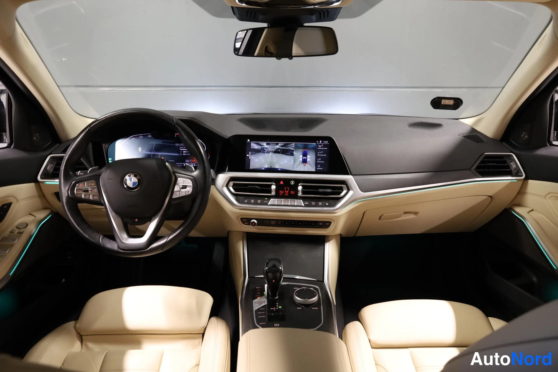Sininen BMW 330e xDrive 2020, ohjaamo, kuva 10