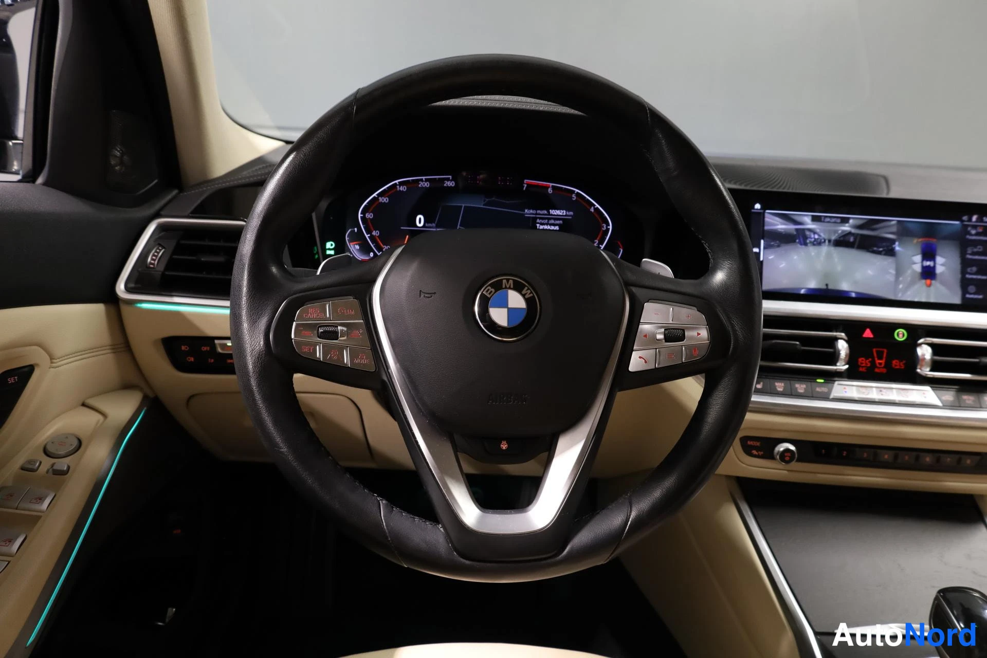 Sininen BMW 330e xDrive 2020, ohjaamo, kuva 12