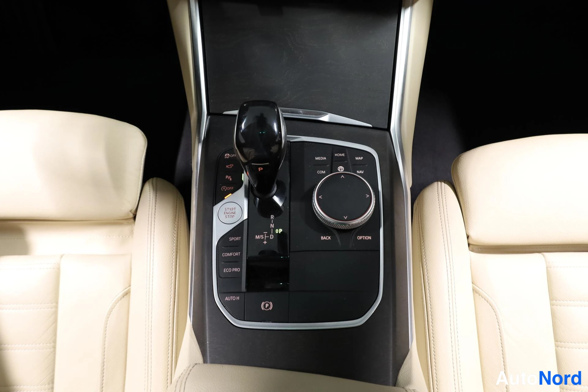 Sininen BMW 330e xDrive 2020, yksityiskohta, kuva 19