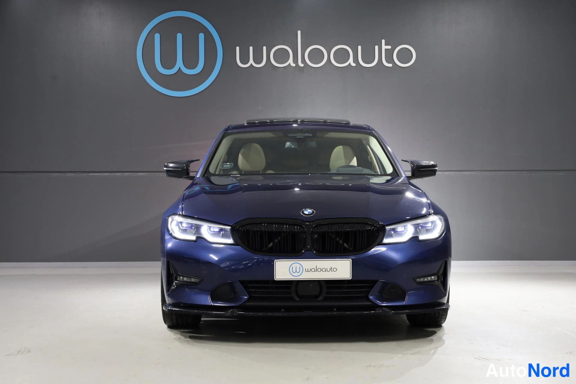 Sininen BMW 330e xDrive 2020, edestä, kuva 4