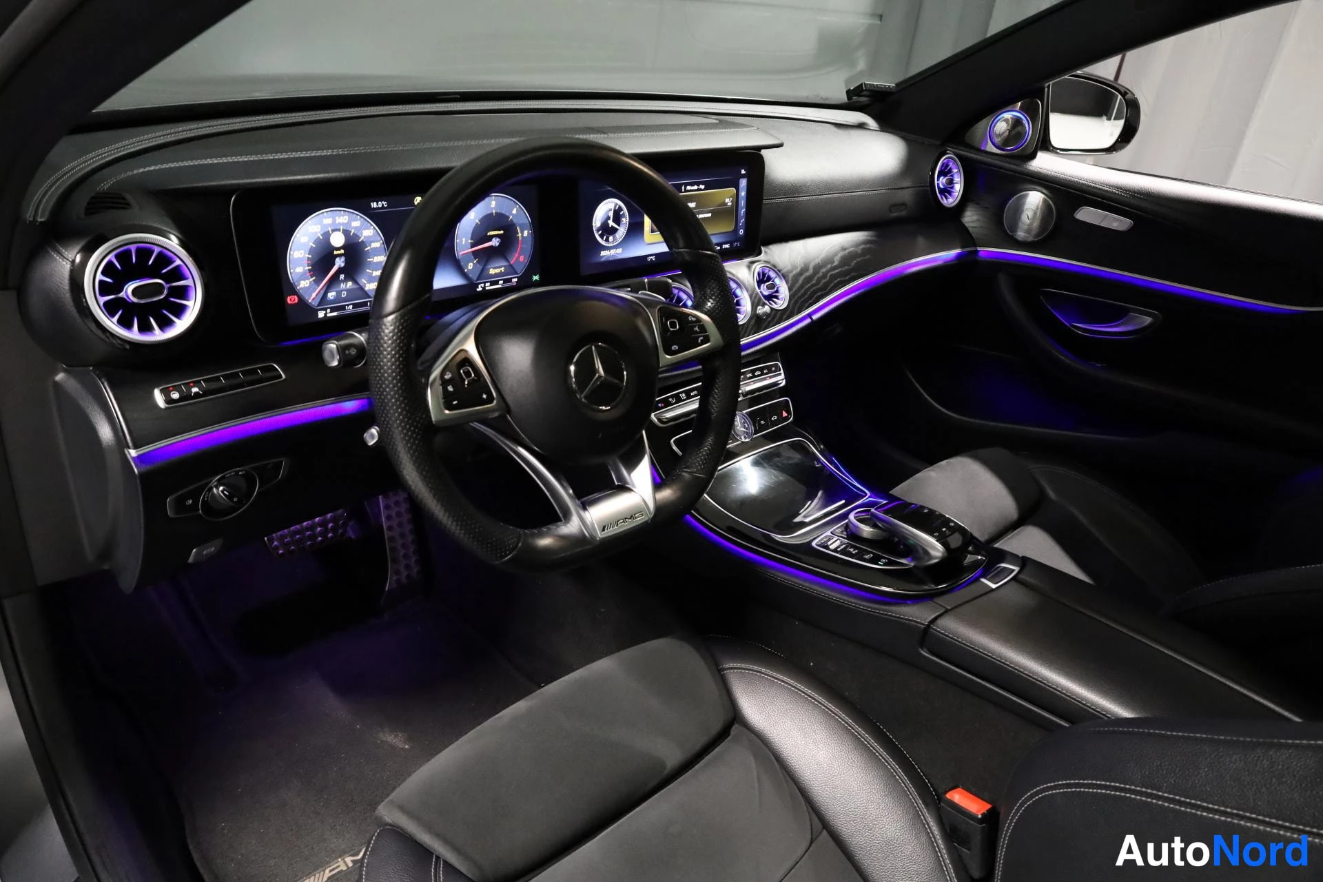 Harmaa Mercedes-Benz E 2016, ohjaamo, kuva 11