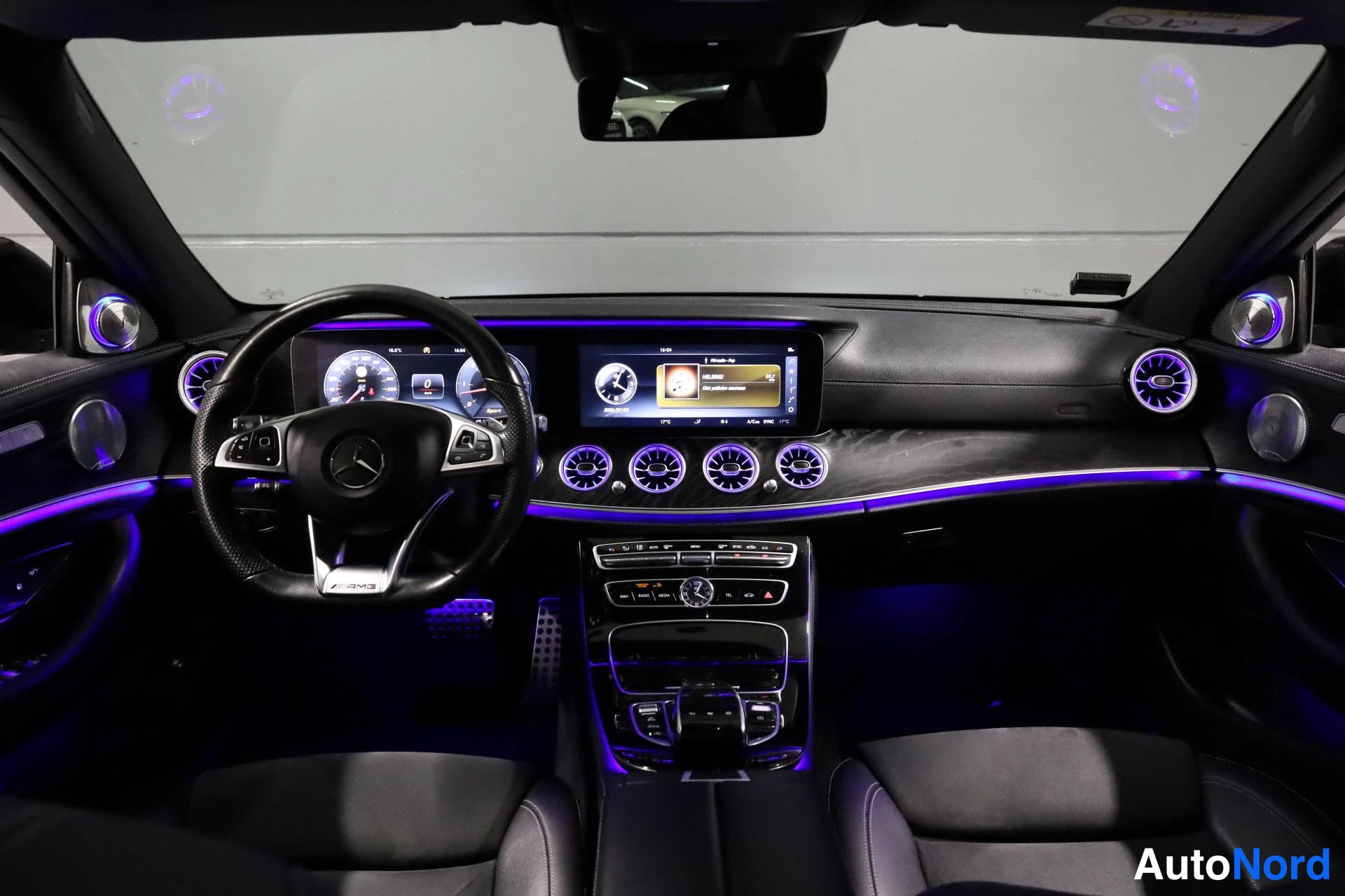 Harmaa Mercedes-Benz E 2016, ohjaamo, kuva 12