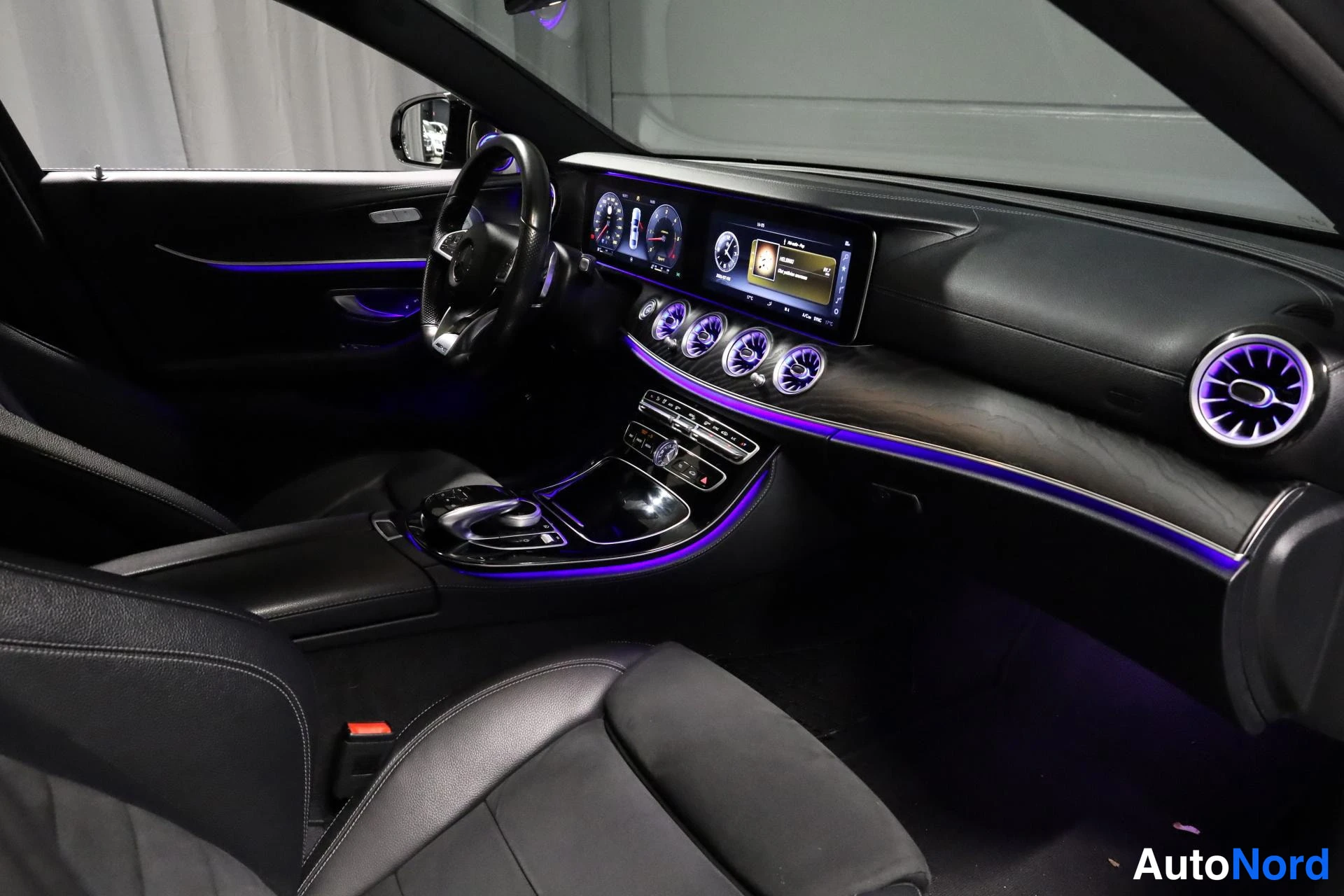 Harmaa Mercedes-Benz E 2016, ohjaamo, kuva 13