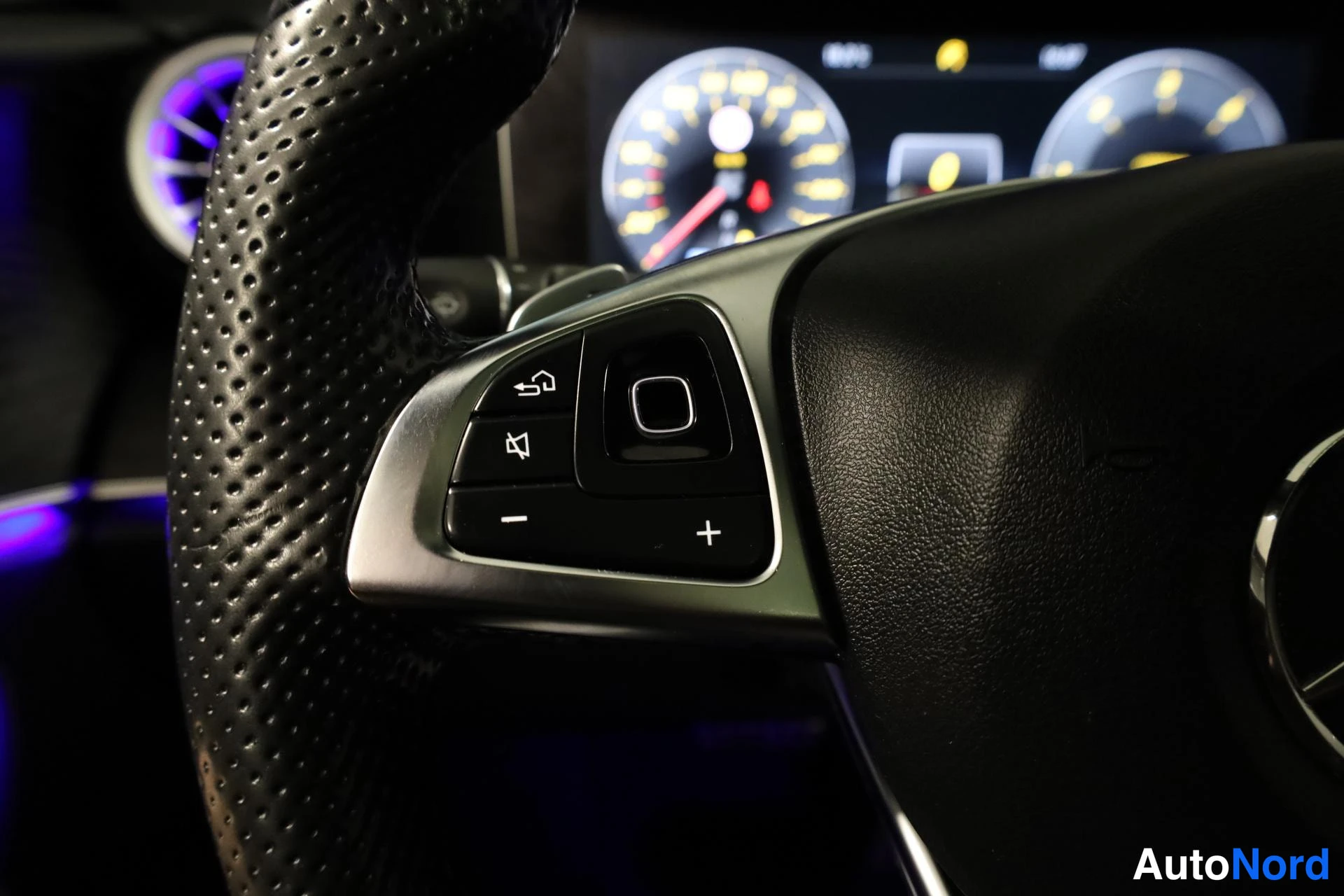 Harmaa Mercedes-Benz E 2016, yksityiskohta, kuva 22