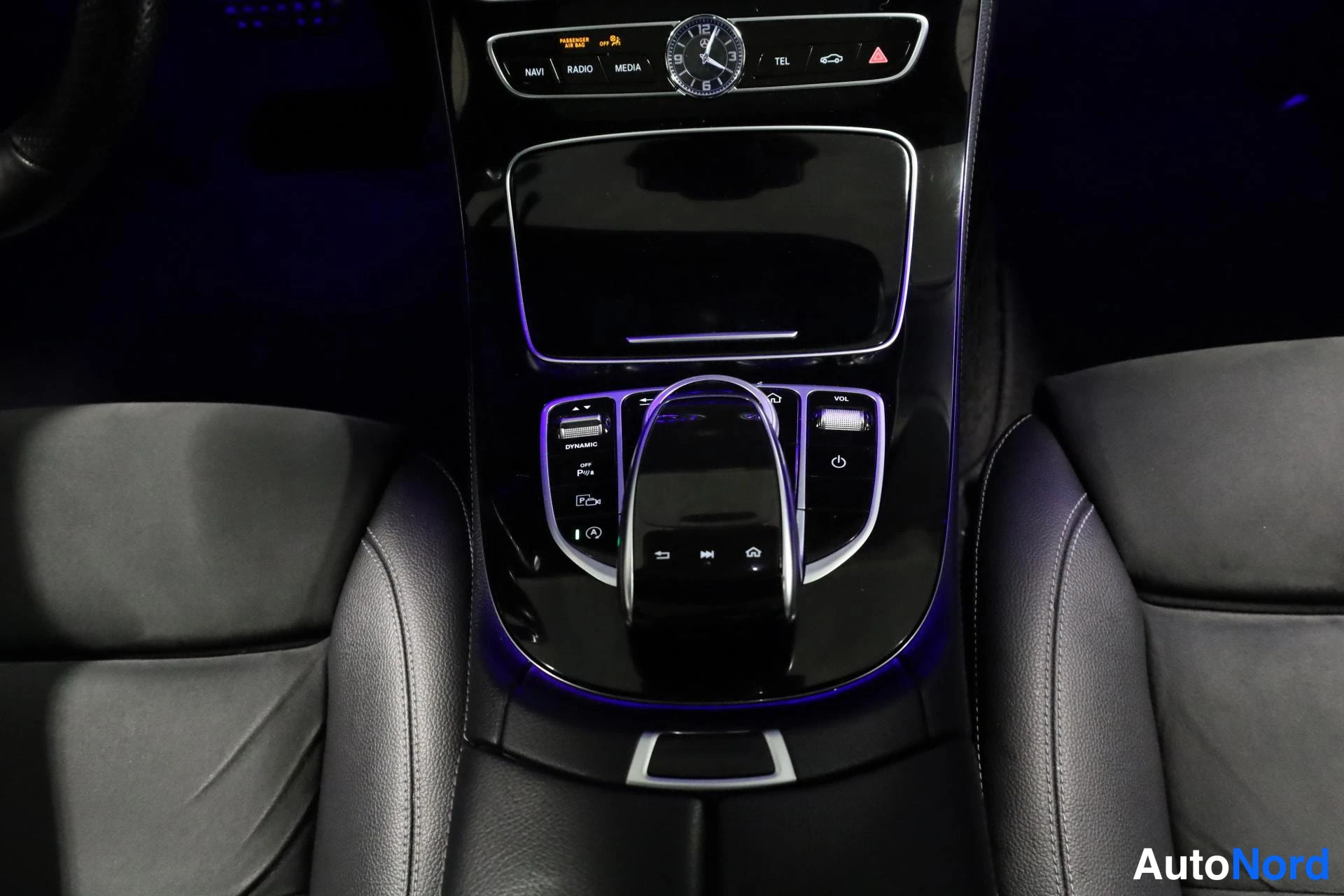 Harmaa Mercedes-Benz E 2016, yksityiskohta, kuva 26