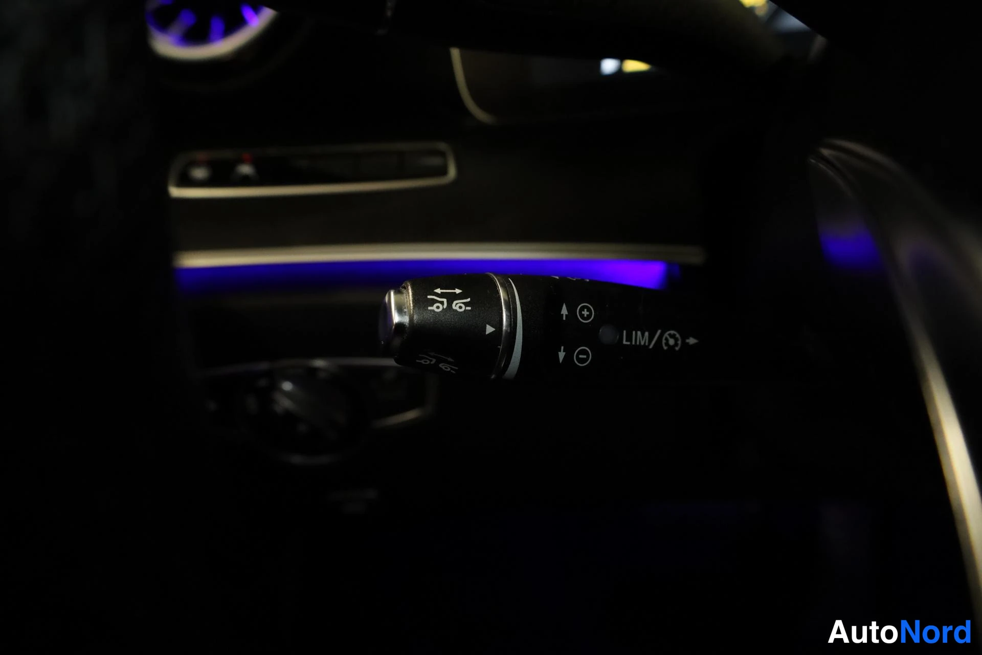 Harmaa Mercedes-Benz E 2016, yksityiskohta, kuva 33